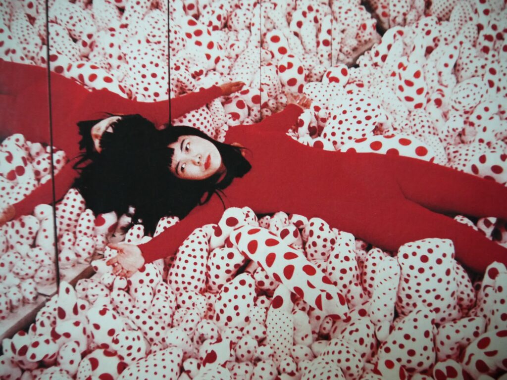 Yayoi Kusama, artista giapponese pois
