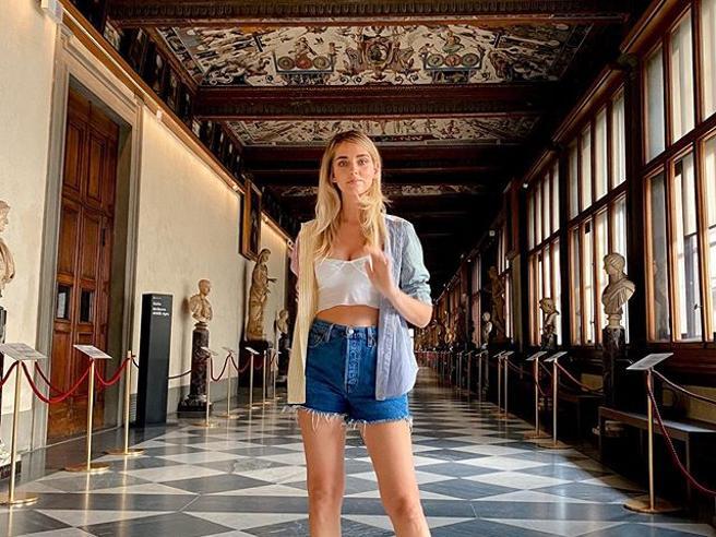 Chiara Ferragni in visita agli Uffizi