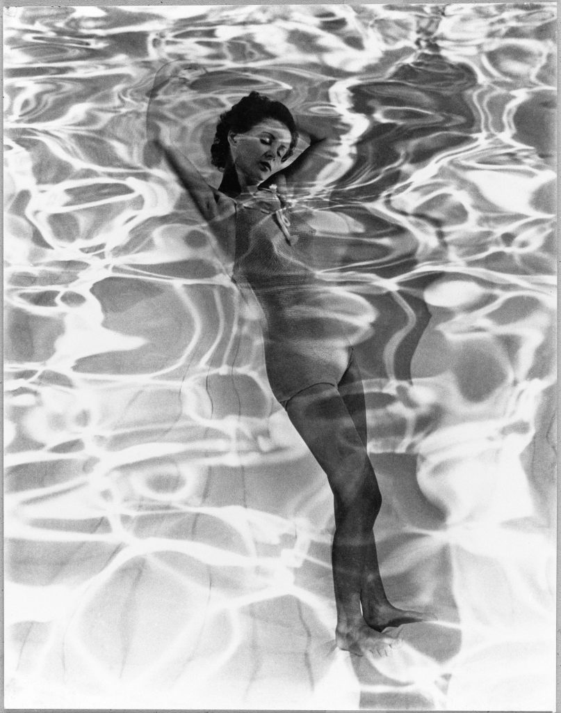 Dora Maar, Modella in piscina, 1936, Los Angeles, Paul Getty Museum
