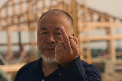 Ai Weiwei e il dito medio