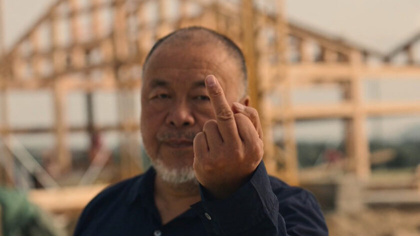 Ai Weiwei e il dito medio