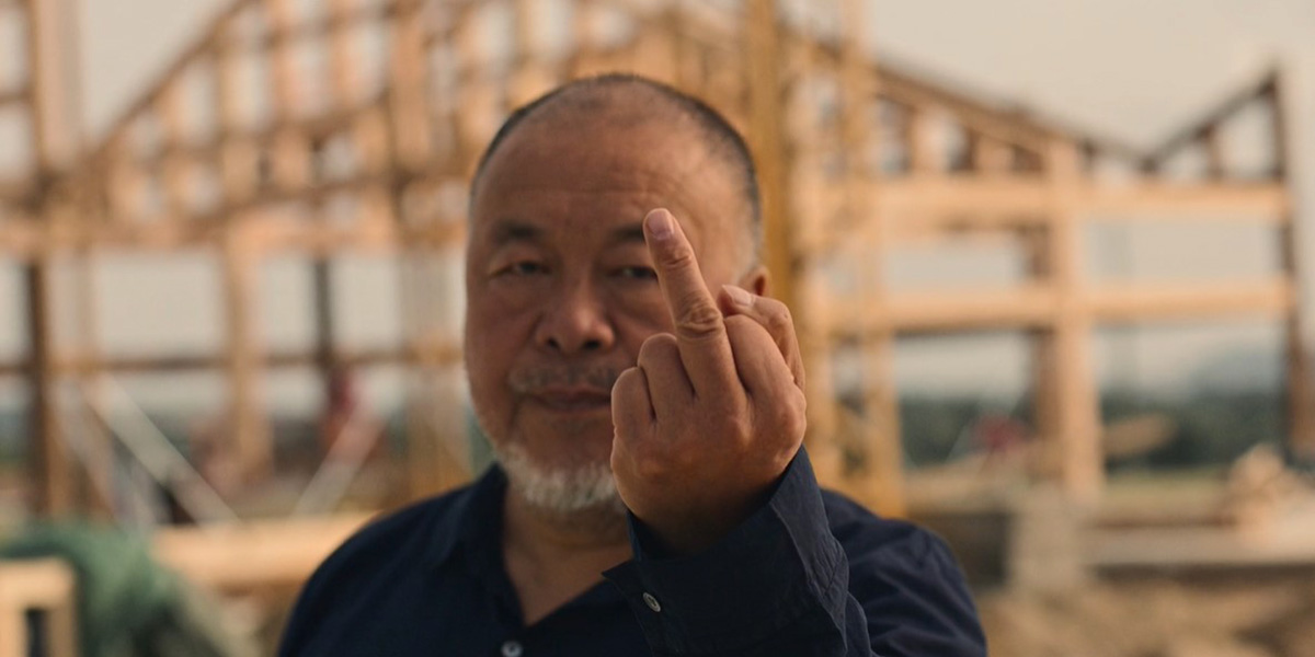 Ai Weiwei e il dito medio