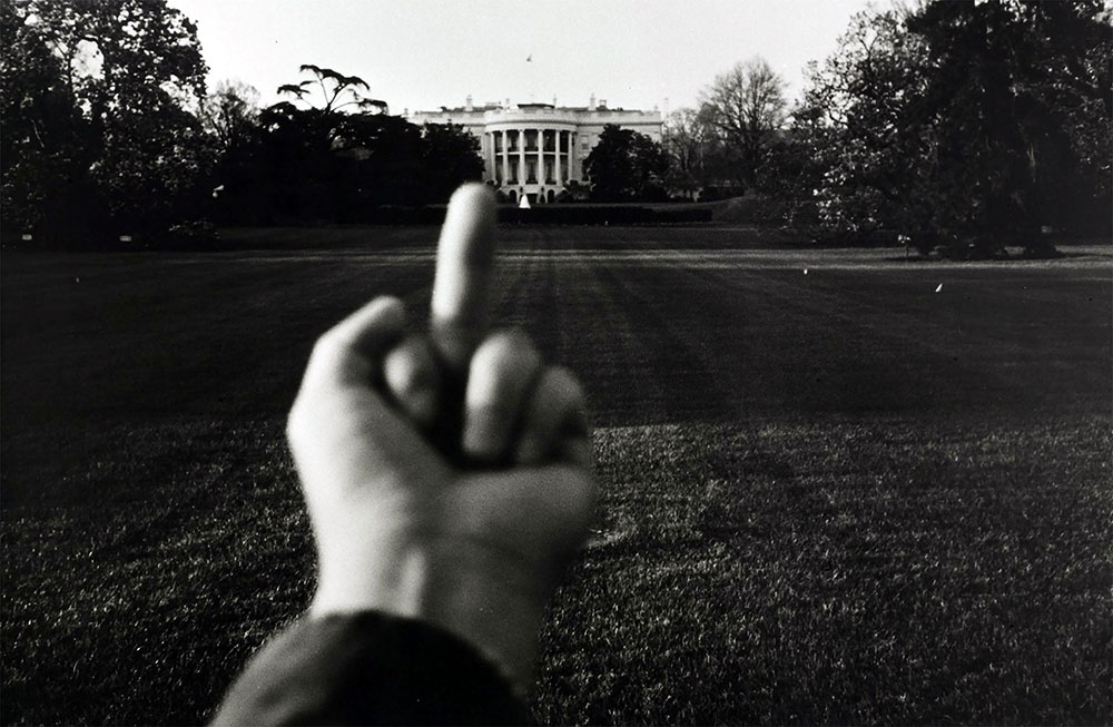 Ai Weiwei e il dito medio negli USA