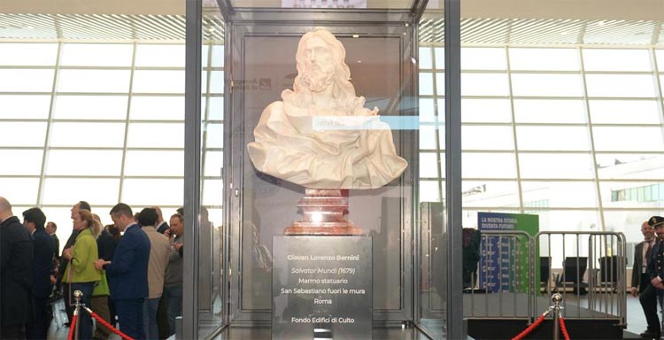 Il Salvator Mundi del Bernini all'aeroporto Leonardo da Vinci di Fiumicino