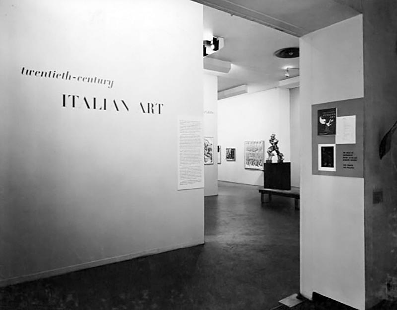 Fotografia della mostra Twentieth Century Italian Art,  MoMA, New York