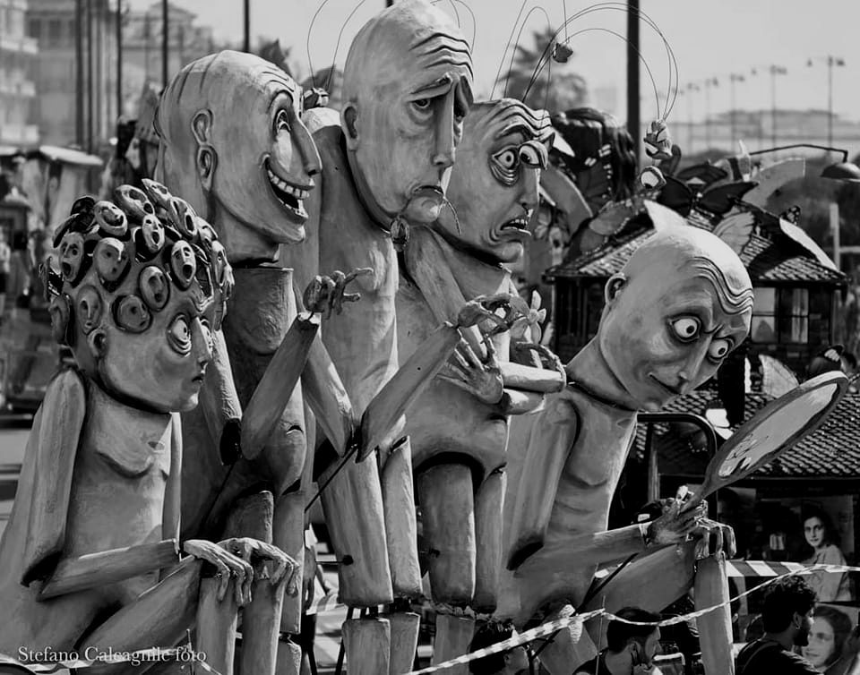 Una delle opere di Matteo Raciti al Carnevale di Viareggio, foto di Valentina Ragozzino