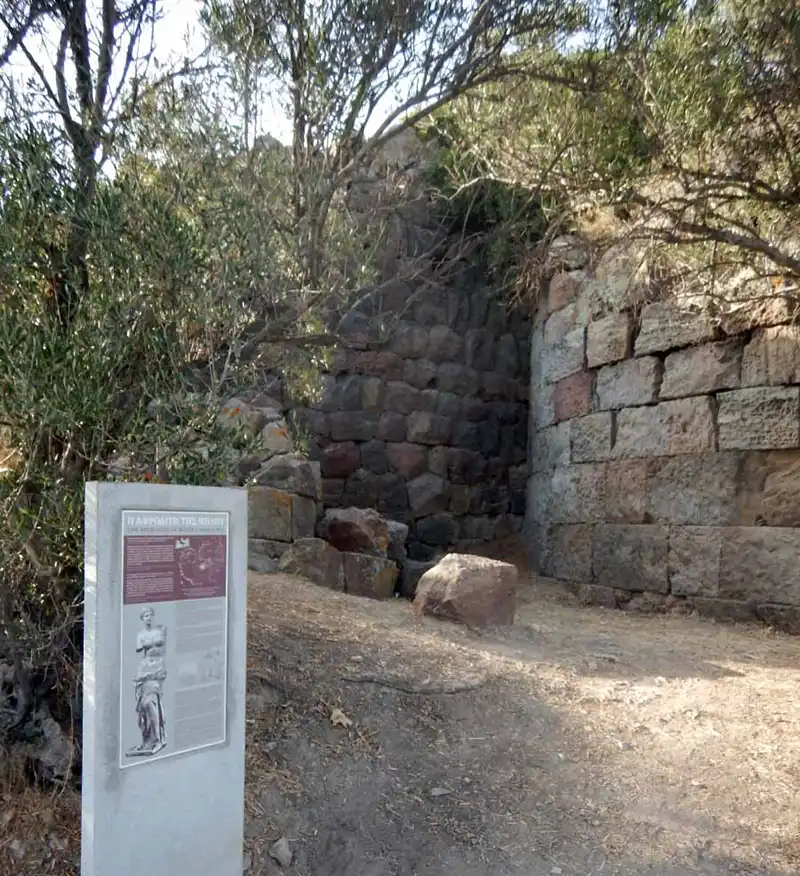 Il luogo della scoperta della Venere di Milo, Isola di Milo, Mar Egeo