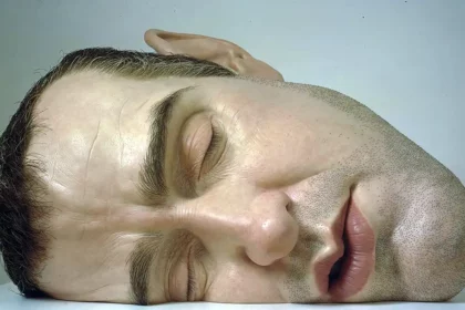 Ron Mueck e le sue sculture iperrealiste