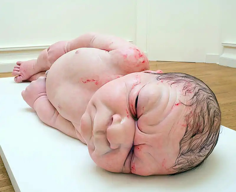 Ron Mueck e le sue sculture iperrealiste - neonato
