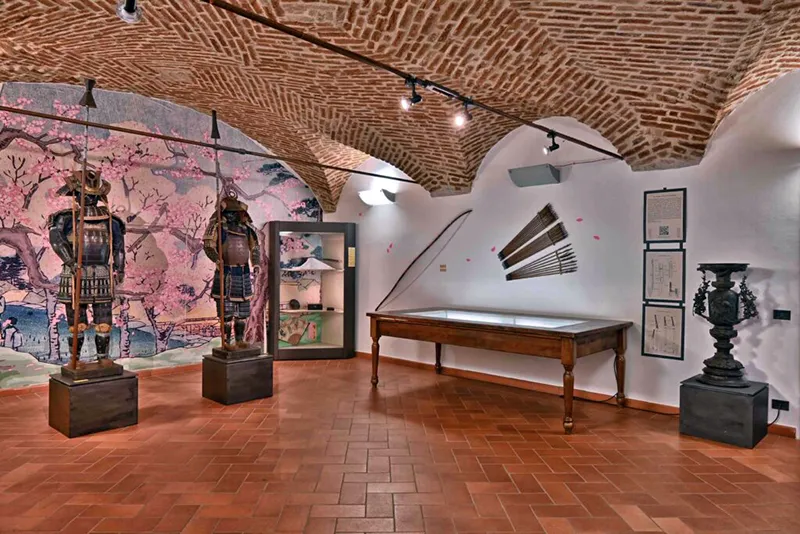 Visione della seconda sala del Museo d’Arte Orientale - Collezione Mazzocchi, la Sala del Ciliegio. 