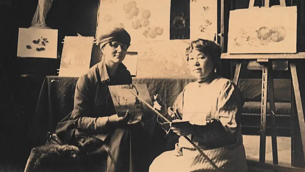 Eva Dea con O’Tama Kiyohara nell’atelier di Palermo, marzo 1919, fotografia, 82x119 mm. Archivio Fondazione Pompeo e Cesare Mazzocchi.